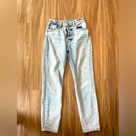 H&M Women’s Blue Ultra High Rise Mom Jeans Classic Style size 6 - Picture 1 of 8